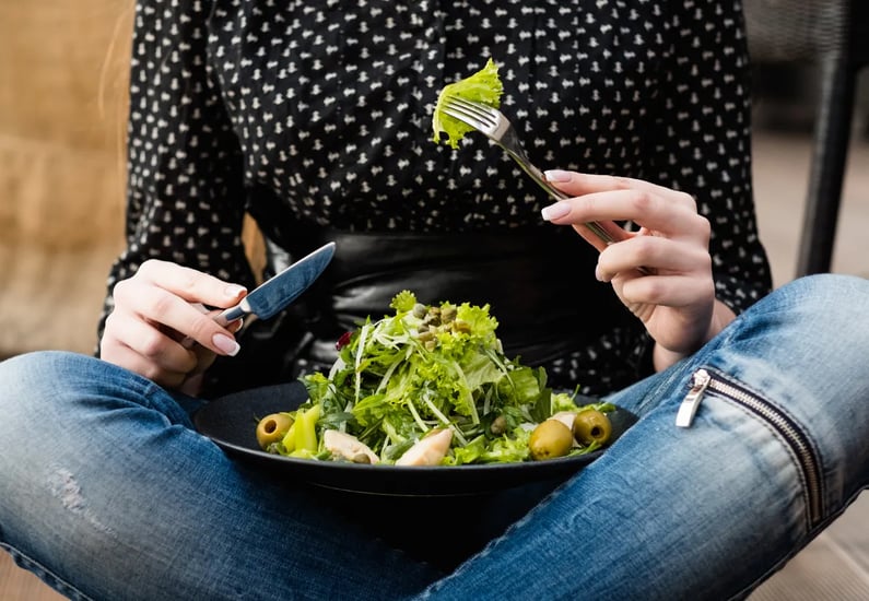 eating salad for fiber