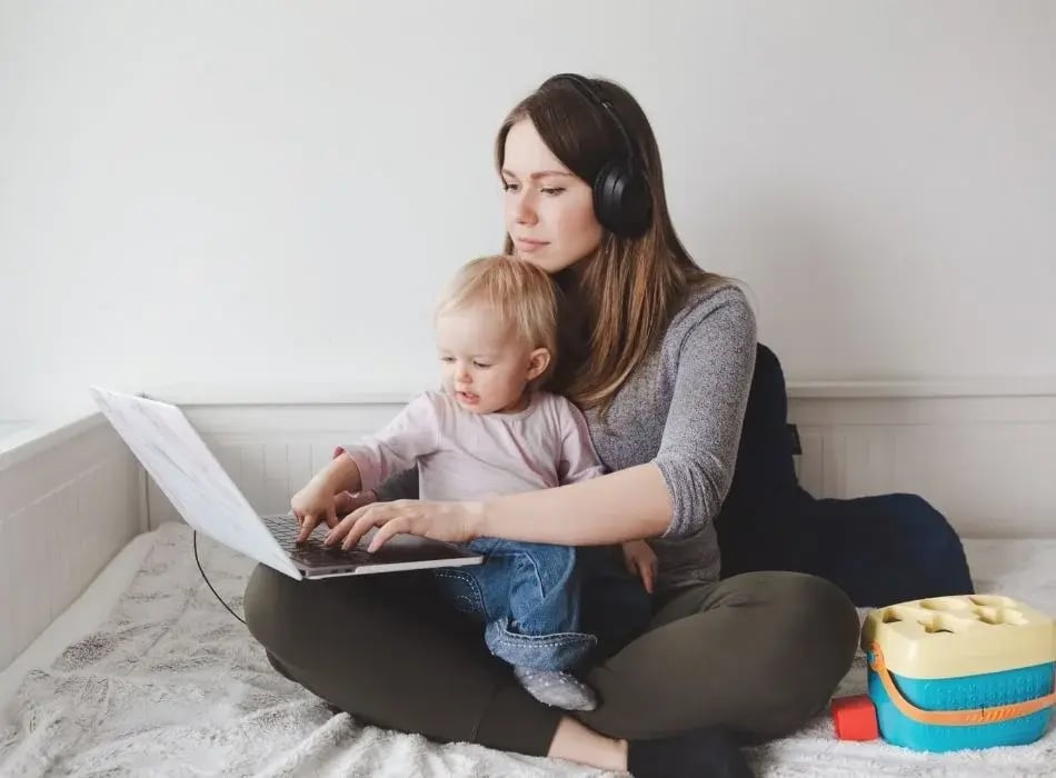 woman on laptop