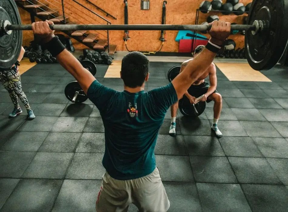 man lifting weights